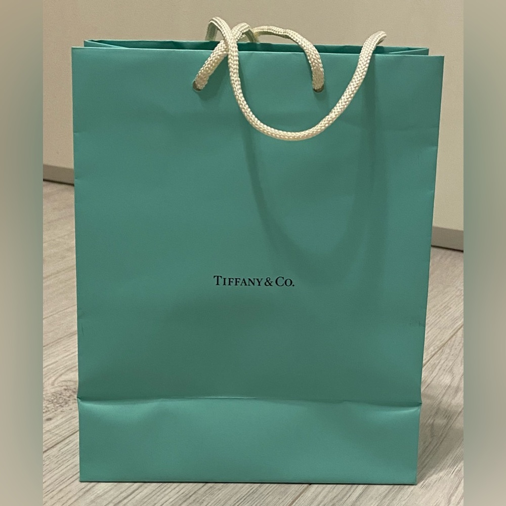 TIFFANY & CO.🩵EMPTY PAPER SHOPPING GIFT BAG 10”x8”x4” ~In great condition